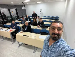 Li Odeya Şêwirmendê Darayî Qursên Ziman ên Komeleya Me